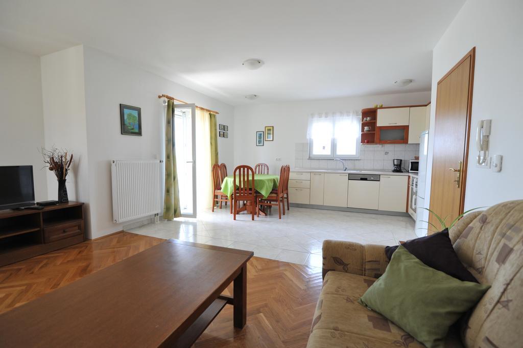 Apartments Luna Петркане Екстериор снимка